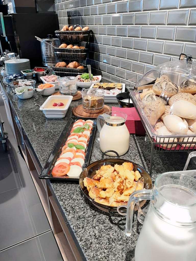 Mcdreams Hotel Muenchen-Nord Eching  Restaurant photo